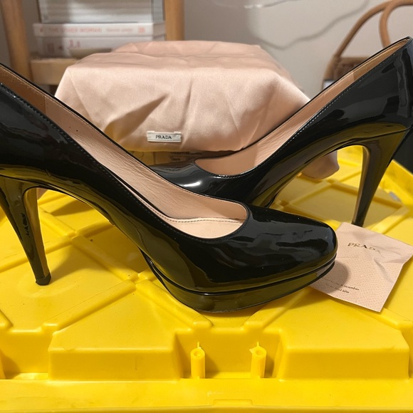 PRADA Black Patent Leather Round Toe Pump Calzature Donna Vernice size 7.5 - Picture 7 of 7